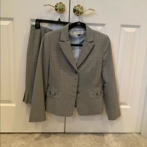 Tahari Gray Size 8 Petite Suit/Skirt Set